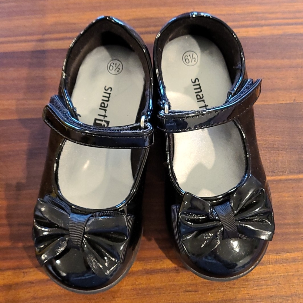 Black dress shoes